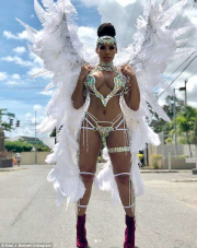 To κορίτσι του Μπολτ... γδύθηκε στο καρναβάλι της Τζαμάικα (pics)