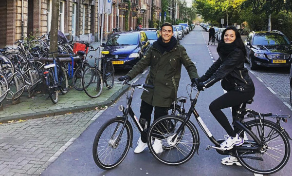 Πάουλο Ντιμπάλα: Απόδραση στο Άμστερνταμ με την σέξι σύντροφό του (pics)