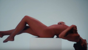 Αντέχετε; Η Ελένη Φουρέιρα γυμνή στο νέο βιντεοκλίπ της (pics)