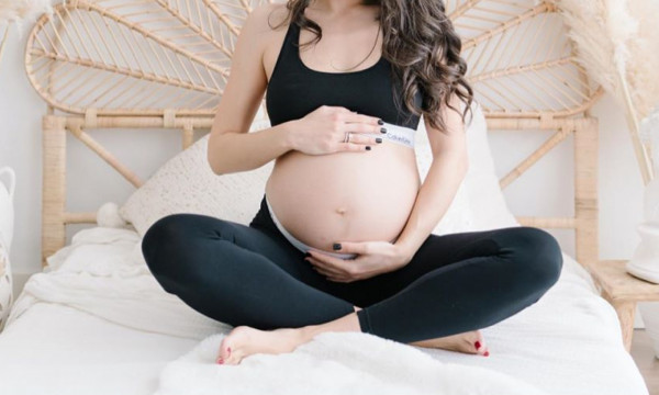Μόλις γέννησε γνωστή Ελληνίδα που είχε κρύψει την εγκυμοσύνη της (pics)