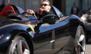 Μπελάδες για τον Ζλάταν: Κυκλοφορούσε παράνομα τη Ferrari του (pics & vid)